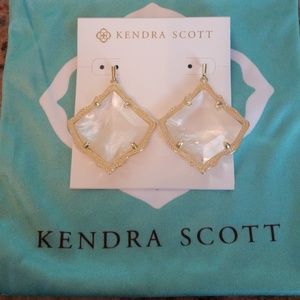 Kendra Scott Kirsten earrings Ivory pearl